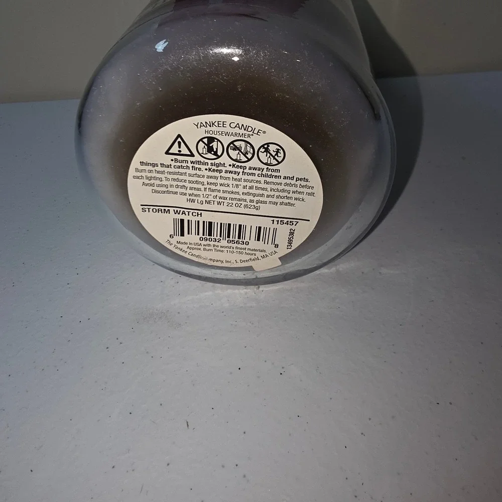 Yankee Candle Storm Watch Large Jar Scented Candle 22 oz Purple Glass Lid 115457